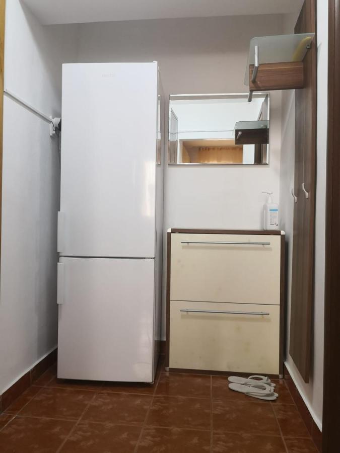 Apartament Cu Doua Camere Târgu Jiu Exterior foto